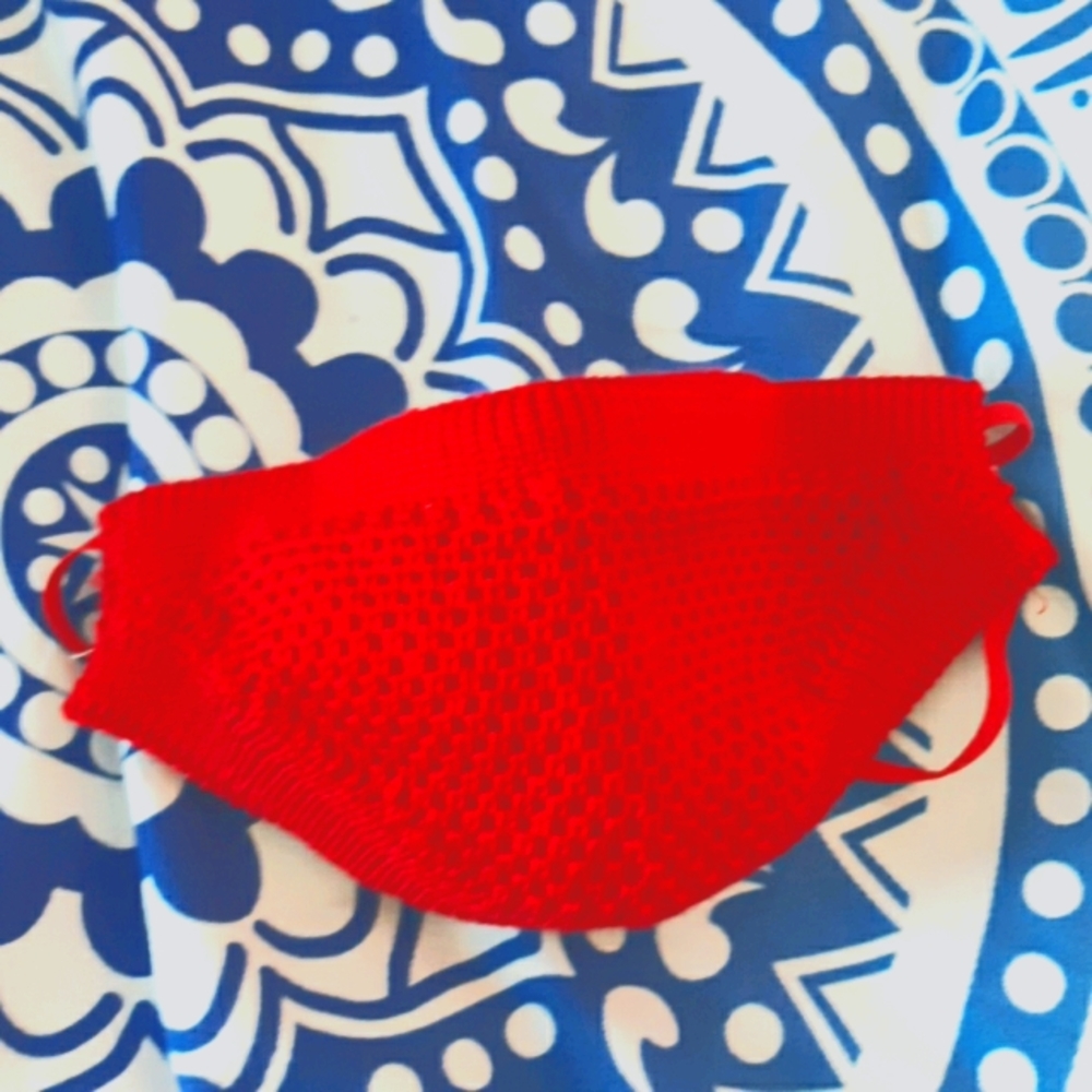Brand new Red croshaded ajustible face mask